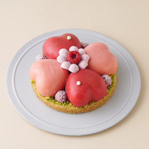 【SALON BAKE ＆ TEA】ハート型のムースケーキ「クール ド フルール」
