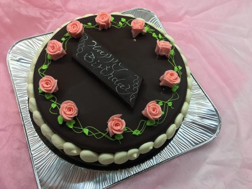 昔懐かしい デコレーションチョコレートケーキ いっぱいのバラ （直径19cm 高さ5cm) 6号