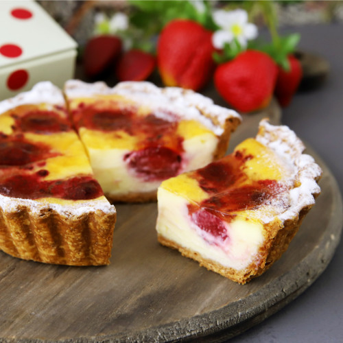 【PATISSERIE TOOTH TOOTH】シャペロン ～苺ミルクの焼き込みチーズケーキ～ 4号 