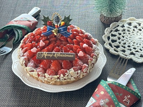 【冷蔵でお届け】クリスマス軽井沢農園パティスリーから完熟いちごタルト5号 （※到着日にお召し上がりください）