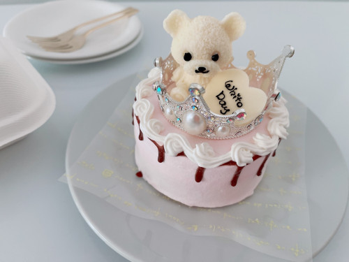 ティアラとくまちゃんのケーキ（色の変更可能） ランチボックス入り バレンタイン2023 ホワイトデー2023