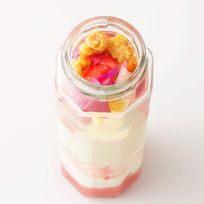 苺と薔薇のチーズケーキな瓶パフェ 母の日のギフト・プレゼント2025