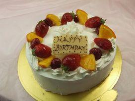バラの生デコレーションケーキ 5号 16ｃｍお誕生日、記念日に最適