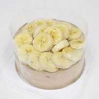 新作：バナナたっぷりデコレーションケーキ 4号 チョコ生クリーム（バースデーオーナメント＋キャンドル付き）北海道の生クリーム・小麦粉・バター100％使用 お急ぎ便対応