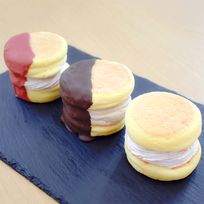 パリパリふわふわチョコパンケーキ3種3個入（チョコ・ストロベリーチョコ・ストロベリー生クリーム）