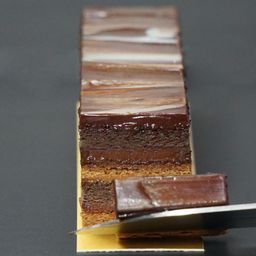 8層の濃厚な甘い香り コーヒーオペラチョコレートケーキ 20cm