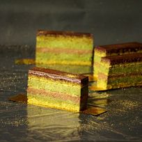 水引付きのおしゃれ箱 抹茶オペラチョコレートケーキ 20cm