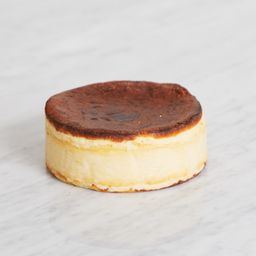 スペイン・バスク伝統のチーズケーキ 4号 ～スモーキー香る濃厚チーズ～