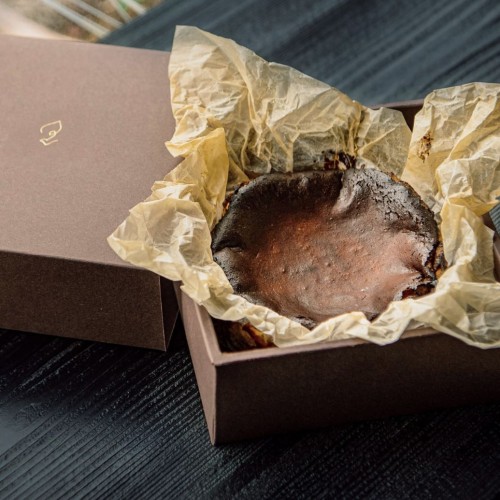 アレ表参道】燻製はちみつのバスクチーズケーキ 4号（アレ表参道 allée