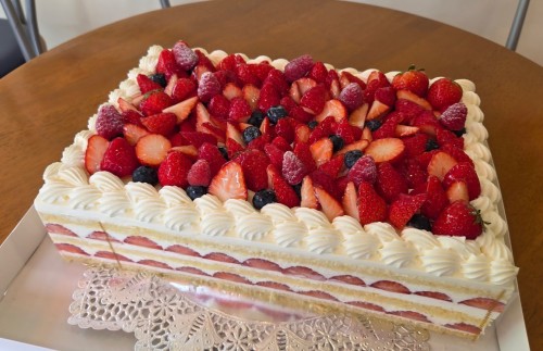 ラウンド型3段フルーツウェディングケーキ（株式会社Cake.jp） | Cake.jp