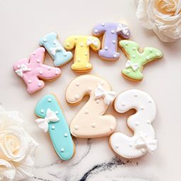 【アルファベット・数字】アイシングクッキー(リボン) 3枚