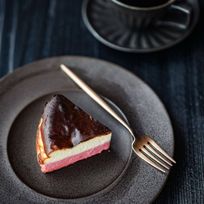 【アレ表参道】いちごと蜂蜜のバスクチーズケーキ 5号