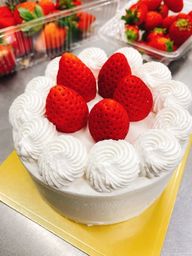 卵、不使用の生クリームデコレーション 4号12cm