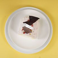 白金クリームロール（苺） ハーフ