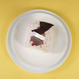 白金クリームロール（苺） ハーフ