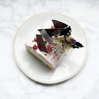 白金クリームブッシュドノエル（苺）ハーフ クリスマス2025