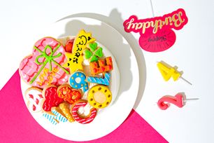 【店頭受取】純生苺ショート ラブリーアイシングクッキーケーキ 4号 12cm（お得なアイシングセットです） ギフトに最適