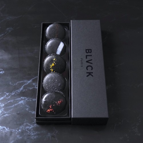 漆黒の美学が詰まったラグジュアリーマカロン5種セット：バレンタイン