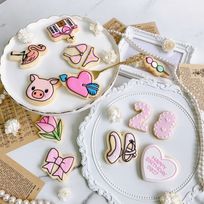 【店頭受取】☆～ピンク推しのあなたへ♥～ 絵文字プレートセット♪《数字（2桁まで）＋プレート＋お好きな絵文字アイシングクッキーのセット！》