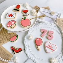 【店頭受取】☆～赤推しのあなたへ♥～ 絵文字プレートセット♪《数字（2桁まで）＋プレート＋お好きな絵文字アイシングクッキーのセット！》