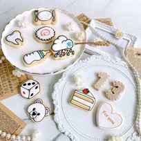 【店頭受取】☆～白推しのあなたへ♥～ 絵文字プレートセット♪《数字（2桁まで）＋プレート＋お好きな絵文字アイシングクッキーのセット！》