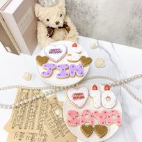 【店頭受取】◻︎ケーキモチーフアイシングクッキーセット（メッセージプレート＋小ハート2つ）＋お好きなアルファベットまたは数字をお選びください♪《アルファベット・数字：1枚》