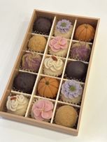 【１０月のおはぎ】１５個入りギフトBOX《風呂敷包み》 
