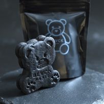 サンドカッサータ – 黒の美学で味わう、ひんやり贅沢なスイーツ