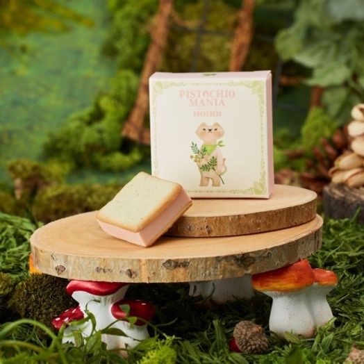 ウィークエンドピスタチオ (あまおう苺) １個入り