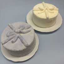 【色変更可能！】ふわふわリボンのギフトボックスケーキ4号／推し活・誕生日・記念日にぴったり！シンプルで上品な生クリームケーキ