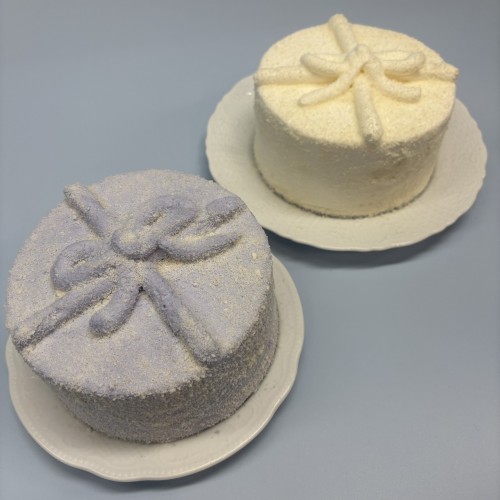 【色変更可能！】ふわふわリボンのギフトボックスケーキ5号／推し活・誕生日・記念日にぴったり！シンプルで上品な生クリームケーキ