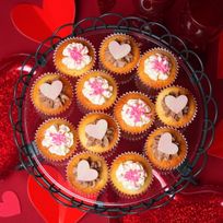 ミニバニラチョコハートボックス（ミニカップケーキ12個セット）バレンタイン2026 
