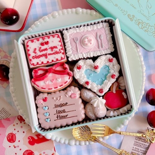 CHERISH KITCHEN バレンタインアイシングクッキー缶   