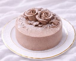 NEW バラのチョコの生クリームバースデーケーキ 3号 北海道生クリーム お1人様用  宅配 いたします 3種類のケーキからお選びください  お試し価格品 