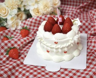 ラブリーいちごちゃんケーキ｜誕生日・記念日・推し活対応｜写真映え◎