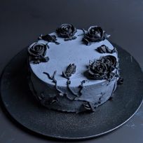 黒薔薇と黒荊が絡み合うショートケーキ 誕生日 4号サイズ