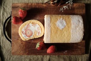 －冷蔵でお届け・いちご200ｇ－軽井沢高原完熟いちごの贅沢ロール