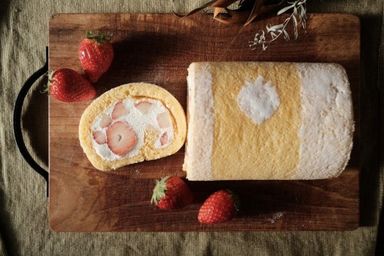 －冷蔵でお届け・いちご200ｇ－軽井沢高原完熟いちごの贅沢ロール