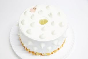 王様のシフォンケーキバニラ 生クリームデコレーションあり 直径17cm   