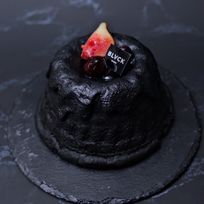 【期間限定】真っ黒なクグロフ｜紅茶とシナモン香る、果実たっぷりの濃厚ケーキ：クリスマス2026