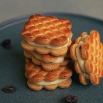 クッキークリームサンド 5個入り（ラムレーズン5個）手土産 ギフト 内祝い
