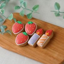 【いちご＆ろうそく(5個入り)】アイシングクッキー かわいい お菓子 誕生日 バースデー 推し活 推しケーキ プチギフト クッキー ギフト アイシングクッキーleap